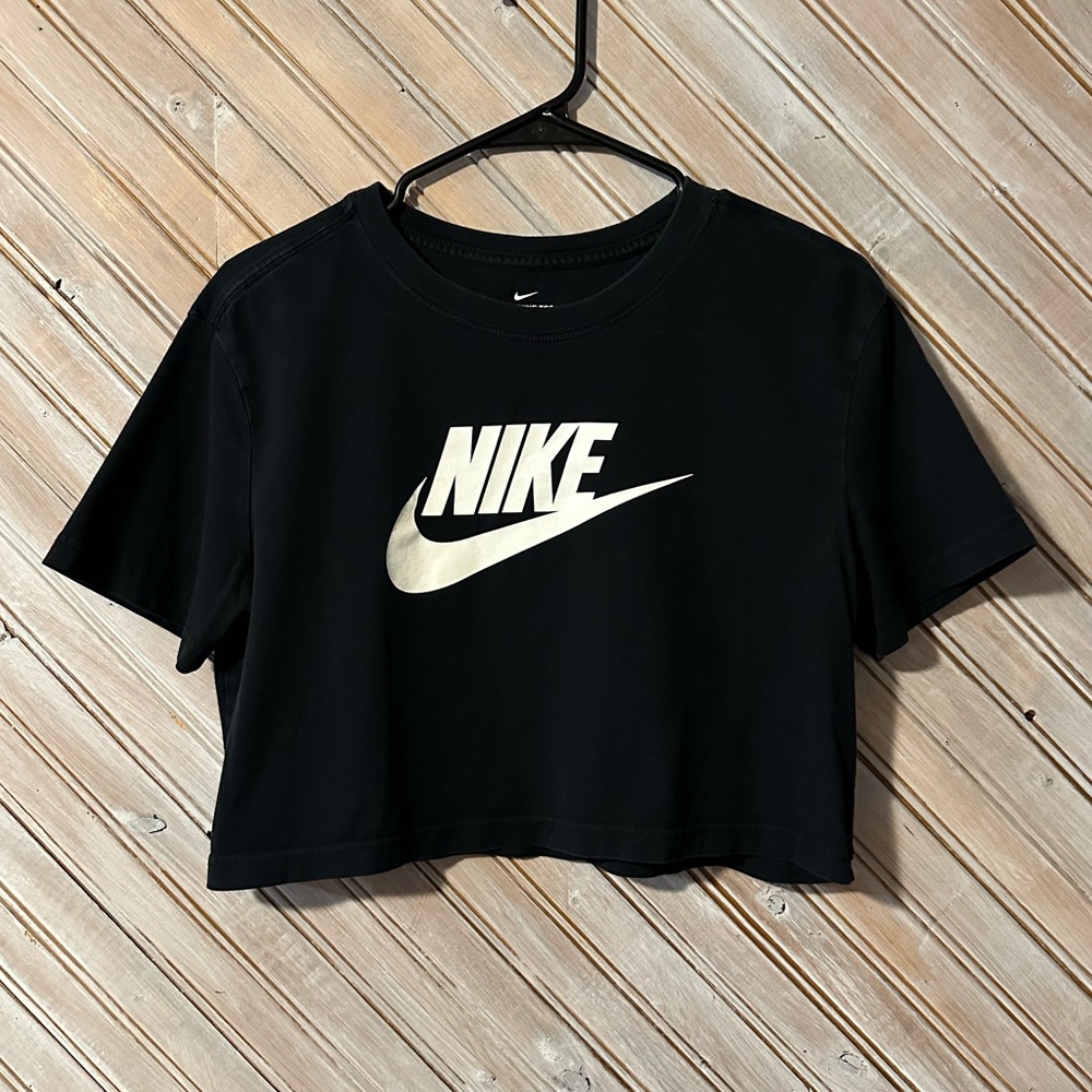 Nike Tec Women's Black & White Logo Tee Shirt Crop Top Athletic Cotton